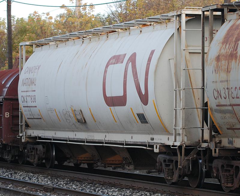 Cylindrical covered hopper cars